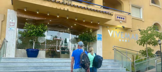 Reabren servicios en hotel de Benalmádena mientras crecen las denuncias