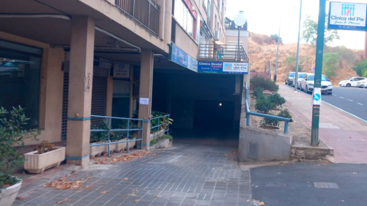 Urbanismo ordena el cierre de un garaje histórico de 98 plazas en Los Almendros