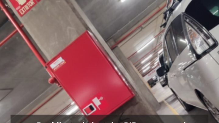 ¿Es obligatorio instalar BIEs en un garaje comunitario según la normativa actual?